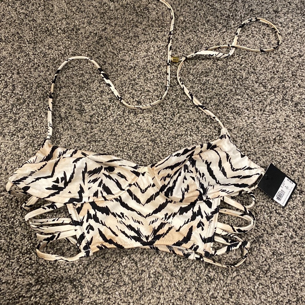 Nwt vs swim top size medium